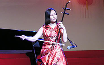 Erhu soloist Xiao-chun Qi