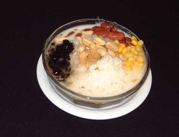 Shaved Ice with peanuts, grass jelly, red beans and corn